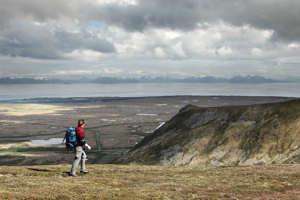 Balade au bout des îles Vesteraelen et vue sur l'île de Senja, Norvège, juin 2012