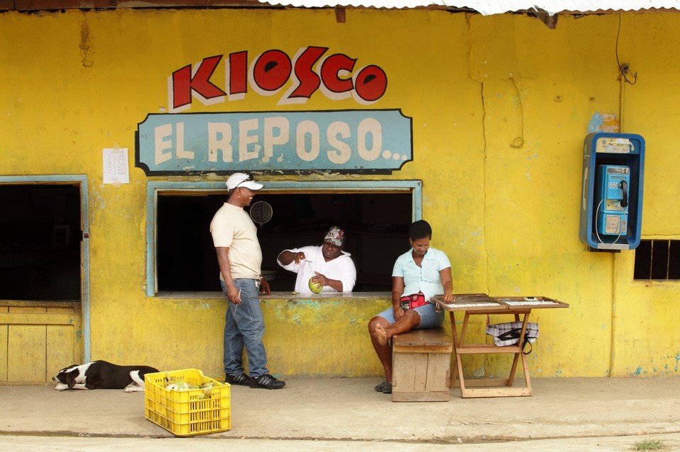 Petit bar de Yavisa, dernier village avant la Colombie, Panama, Aout 2012