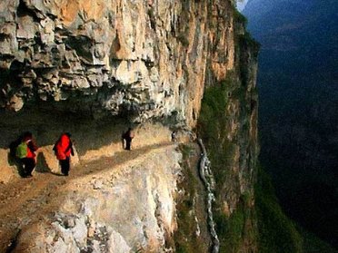 Chemin à flan de falaise en Chine