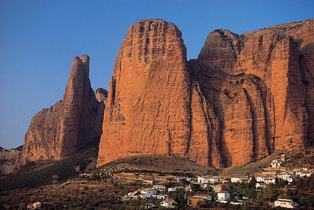 CITADELLES DE PIERRE EN ARAGON
