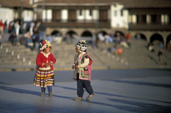 En famille: lamas, flûte de pan et lac Titicaca