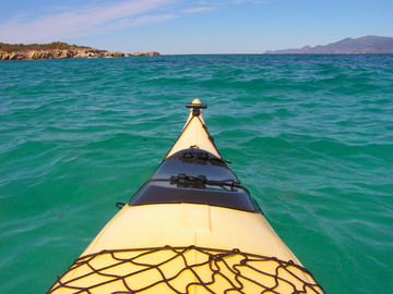 En kayak de mer dans le désert des Agriates