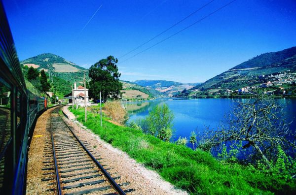 En train et en bateau : le Douro vécu de l'intérieur