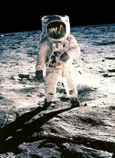 La première randonnée sur la lune