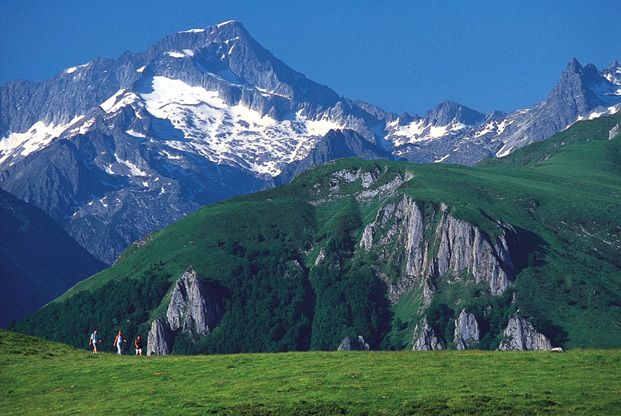 LE TOUR DU VAL D'AZUN au coeur des Pyrénées