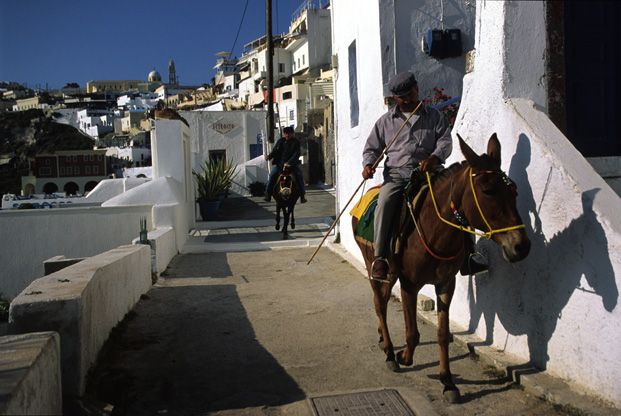 LES CYCLADES - Amorgos et Santorin, duo en bleu et blanc