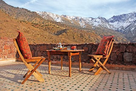 Lodges de pierres en terre berbère