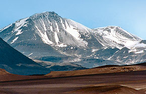 Ojos del Salado (6934 m), Licancabur (5916 m)