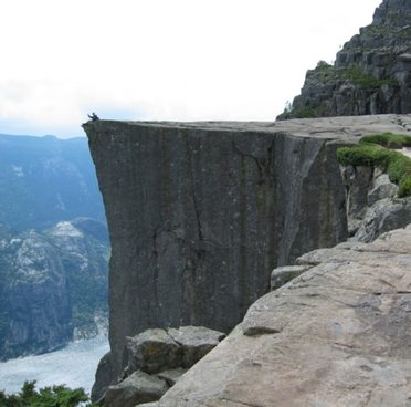 Prekestolen, 600m de falaise.