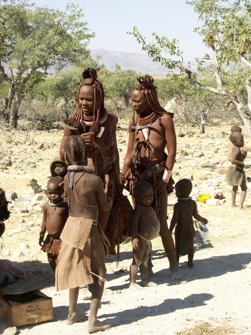 TREK HIMBA ET MONTAGNES DE SABLE