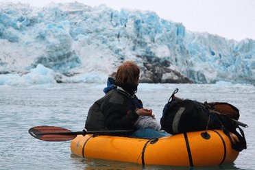 Un canoë léger pour la randonnée